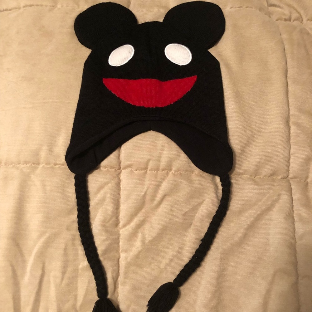 Super cute adult size knit hat - NEW!